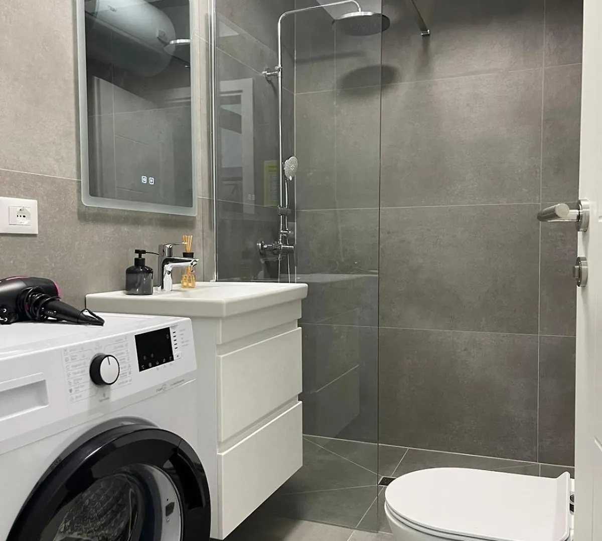Boutique Hotel Whisky Tirana 3*,
